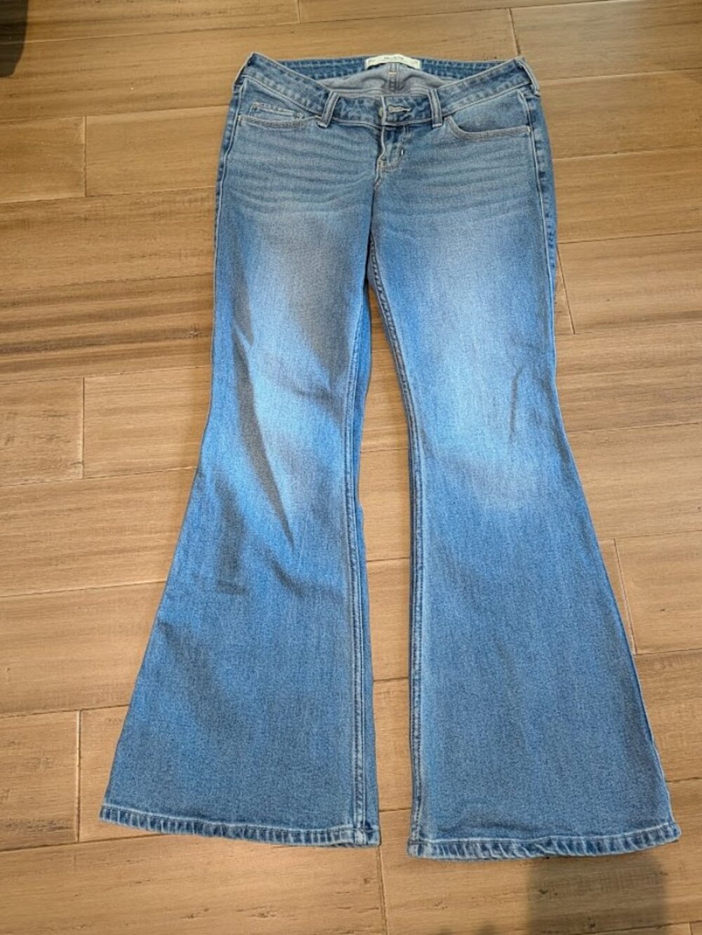 Ultra Low-Rise Medium Wash Flare Jeans - 6R - Picture 2 of 6